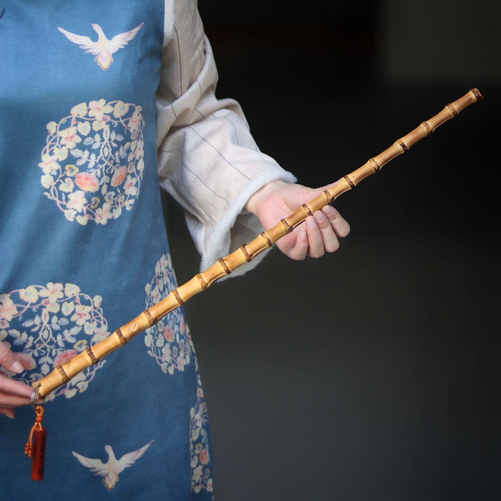 竹根戒尺 教师的温情教具与文化传承